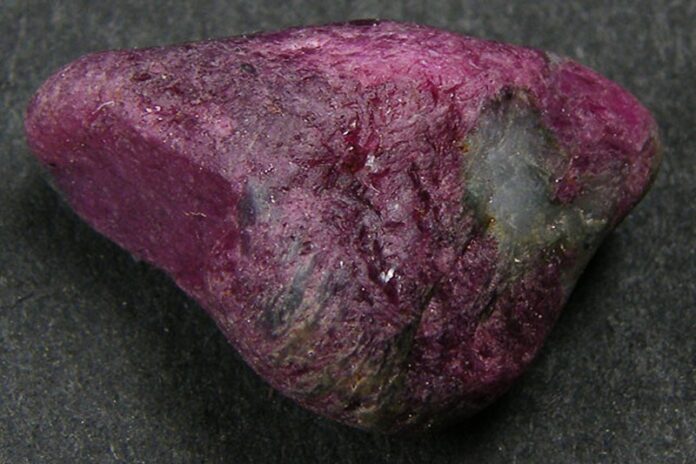 Mozambique Cracks Down on Illicit Mining in Manica, Vows Sustainable Extraction