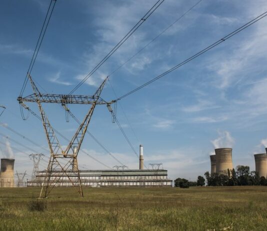 EUA atraem líderes do setor elétrico da África Austral para disputar contratos de modernização de redes